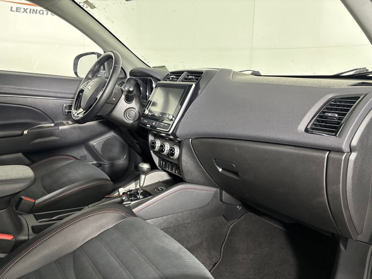 Used 2024 Mitsubishi Outlander Sport SE AWD/4WD image 28
