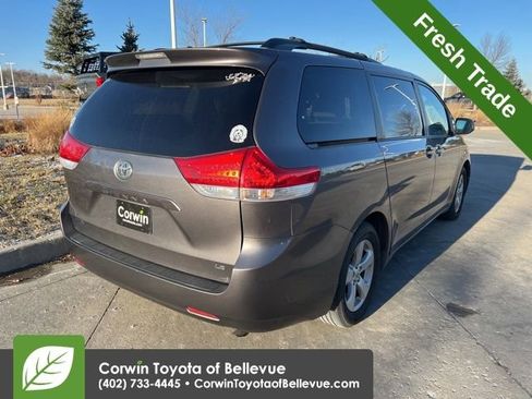 Used 2011 Toyota Sienna LE image 3