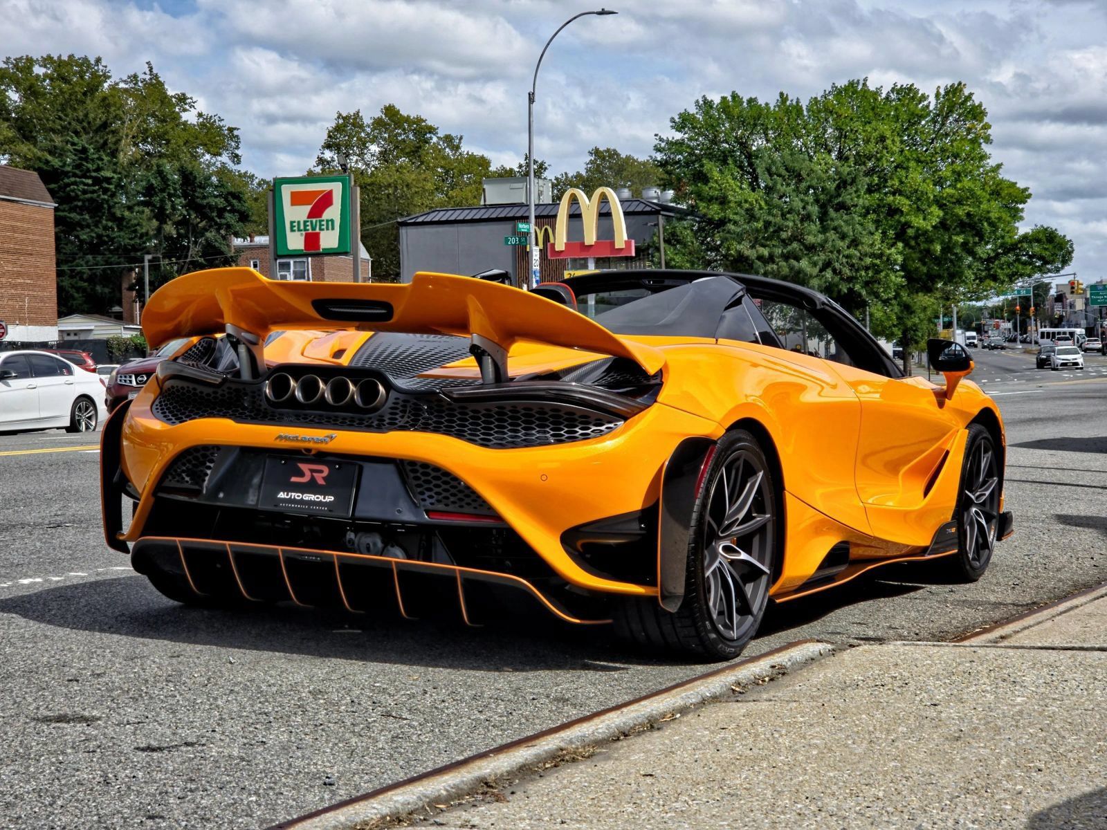 Used 2022 McLaren 765LT RWD image 7