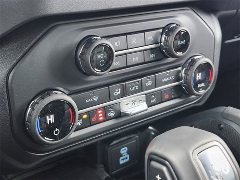 New 2025 Ford Bronco Badlands image 21