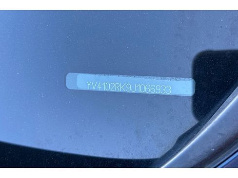 Used 2018 Volvo XC60 T5 Momentum image 8