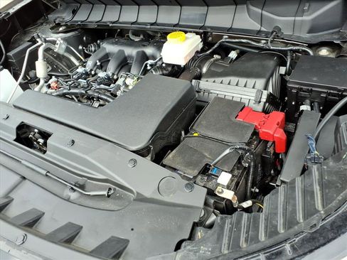 Used 2025 Nissan Pathfinder SV image 18