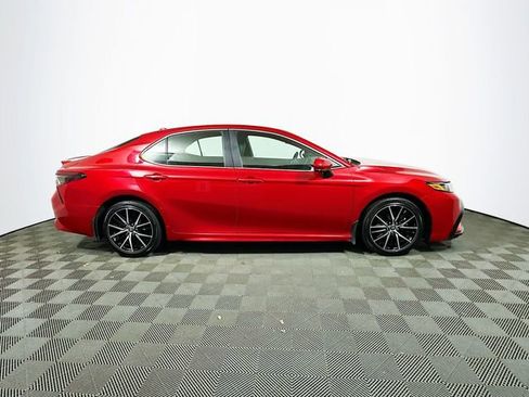 Used 2021 Toyota Camry SE image 9