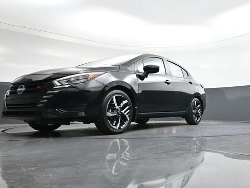 New 2025 Nissan Versa SR w/ Trunk Package image 34