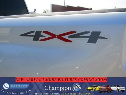 Used 2022 Chevrolet Silverado 2500 Custom w/ Custom Value Package AWD/4WD image 10