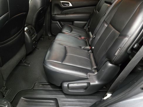 Used 2019 Nissan Pathfinder SL FWD image 8