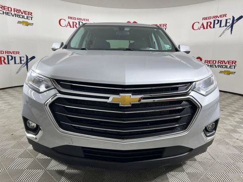 Used 2021 Chevrolet Traverse LT image 2