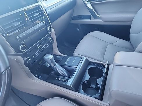 Certified 2022 Lexus GX 460 Premium w/ Premium Package AWD/4WD image 13