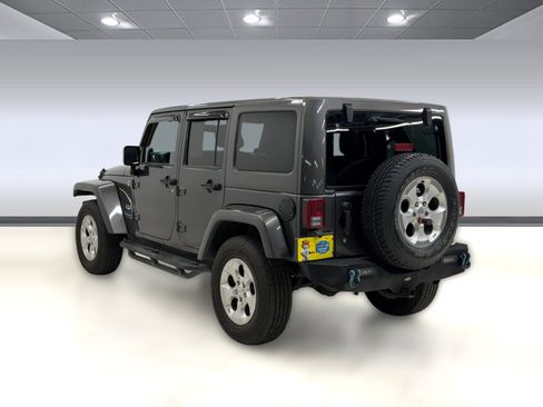 Used 2014 Jeep Wrangler Unlimited Sahara w/ Connectivity Group AWD/4WD image 2