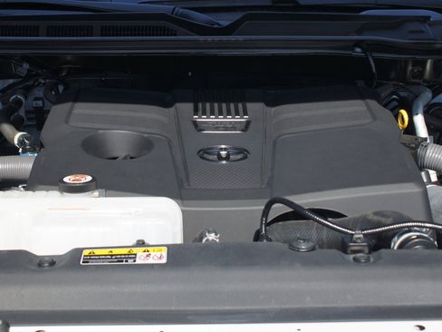 Used 2022 Toyota Tundra Limited w/ TRD Off-Road Package image 29