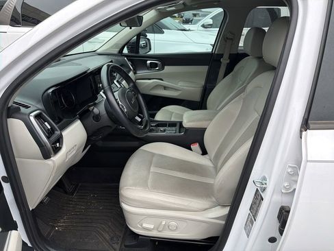 Used 2023 Kia Sorento S w/ Panoramic Sunroof Package FWD image 4