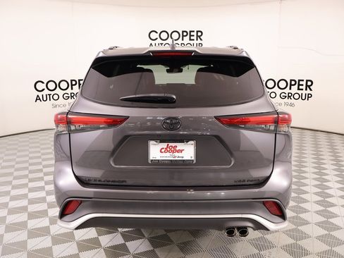 Used 2021 Toyota Highlander XSE image 23