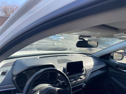 Used 2025 Nissan Altima 2.5 SV image 32