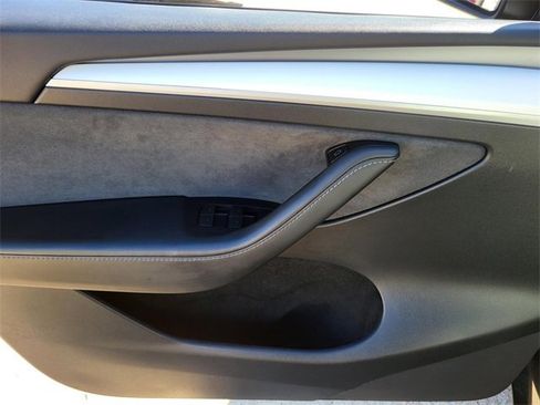 Used 2023 Tesla Model Y Performance image 17