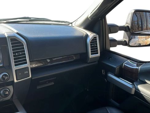 Used 2015 Ford F150 Platinum w/ Equipment Group 701A Luxury image 29