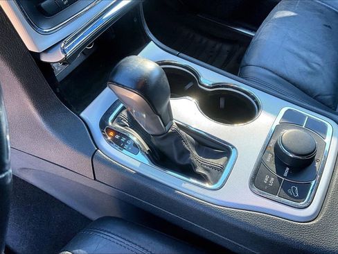 Used 2018 Jeep Grand Cherokee Limited image 18