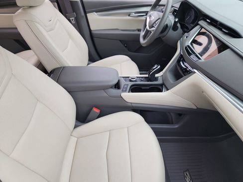 Used 2025 Cadillac XT5 Premium Luxury w/ Technology Package FWD image 11