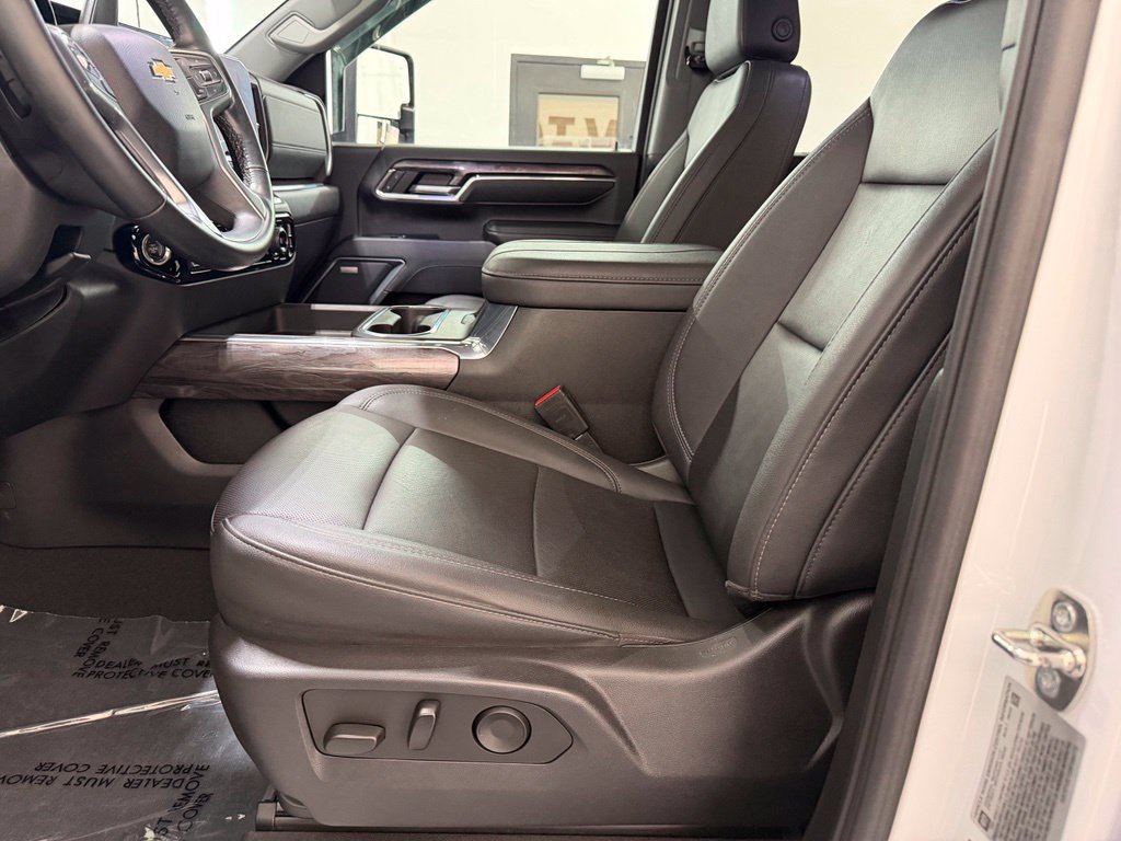 Used 2024 Chevrolet Silverado 3500 LTZ w/ LTZ Plus Package AWD/4WD image 31