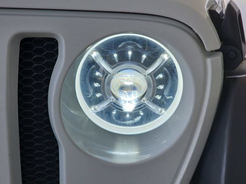Used 2019 Jeep Wrangler Unlimited Sport S AWD/4WD image 35