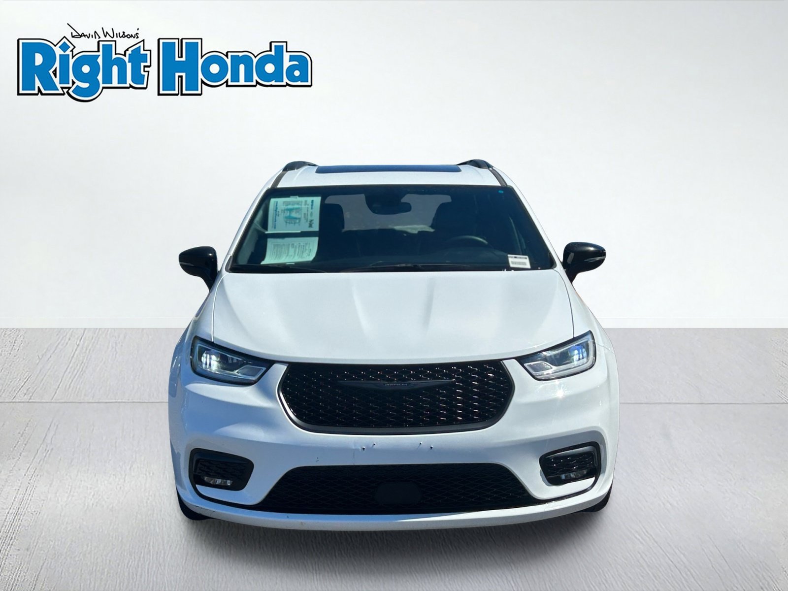 Used 2025 Chrysler Pacifica Limited FWD image 9
