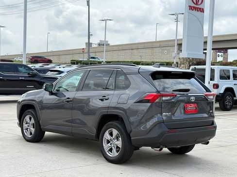 Used 2025 Toyota RAV4 XLE FWD image 4