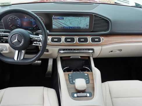 Used 2024 Mercedes-Benz GLS 450 4MATIC image 28