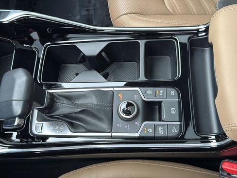 Used 2024 Kia Sorento SX Prestige w/ Olive Brown Leather Package image 23