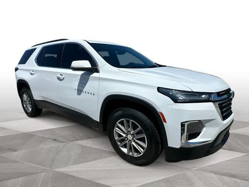 Used 2023 Chevrolet Traverse LT FWD image 2