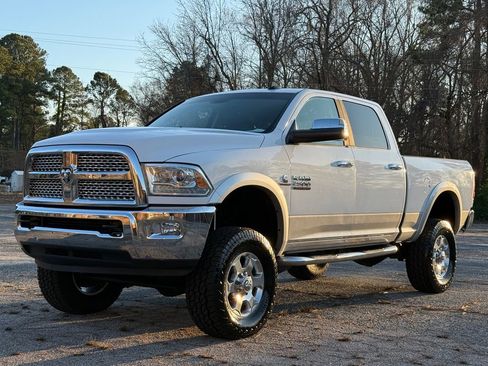 Used 2014 RAM 2500 Laramie image 8