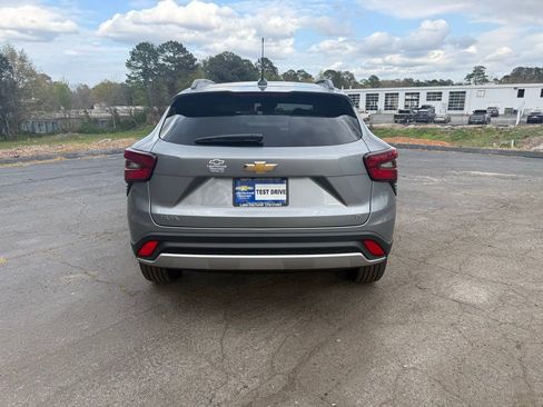 New 2026 Chevrolet Trax LT image 4