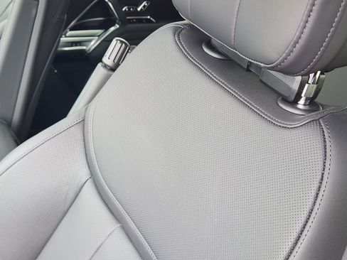 New 2026 Land Rover Range Rover Long Wheelbase SE image 15