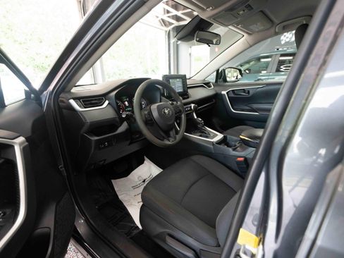 Used 2019 Toyota RAV4 LE w/ Carpet Mat Package FWD image 8