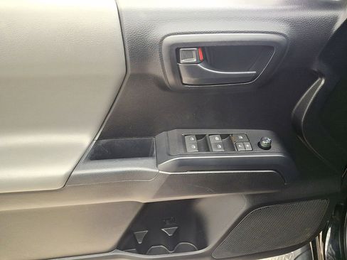 Certified 2022 Toyota Tacoma SR image 10