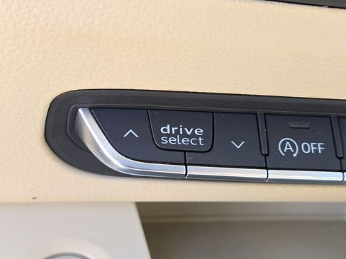 Used 2019 Audi Q5 2.0T Premium w/ Convenience Package AWD/4WD image 25