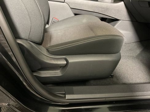 Used 2023 Nissan Rogue SV image 35