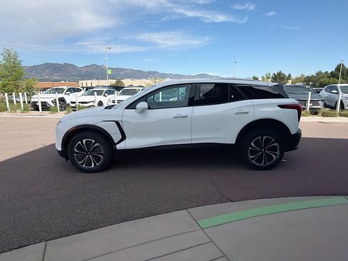 Used 2024 Chevrolet Blazer EV LT AWD/4WD image 4