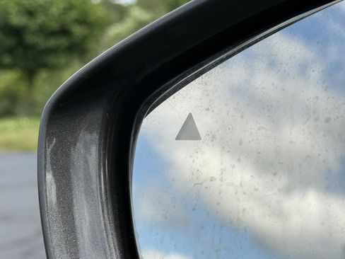 Used 2020 Chrysler Pacifica Touring-L Plus image 43