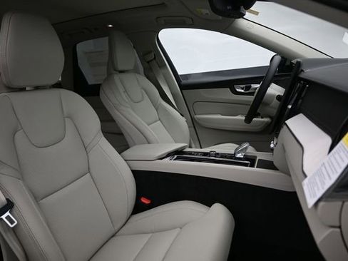 New 2026 Volvo XC60 B5 Ultra w/ Protection Package Premier AWD/4WD image 37