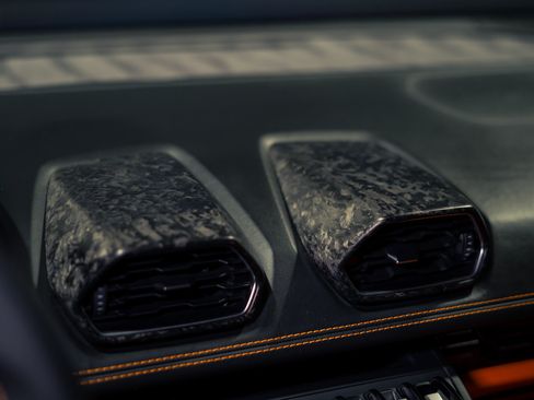 Used 2020 Lamborghini Huracan EVO RWD image 4