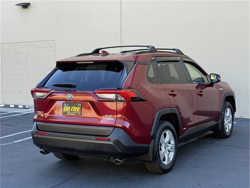 Used 2020 Toyota RAV4 XLE w/ Convenience Package AWD/4WD image 5