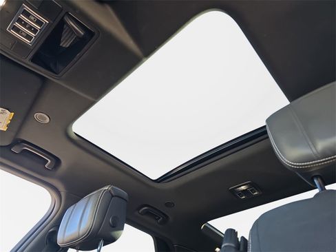 Certified 2023 Land Rover Discovery HSE R-Dynamic image 32