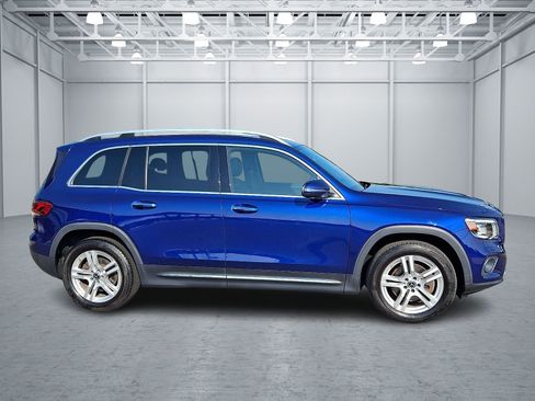 Used 2022 Mercedes-Benz GLB 250 4MATIC image 7