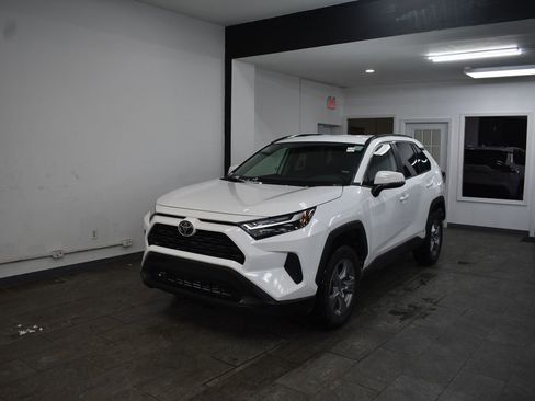 Used 2025 Toyota RAV4 XLE image 2