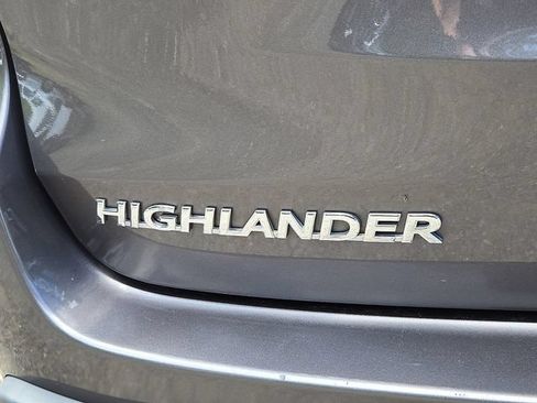 Used 2016 Toyota Highlander XLE AWD/4WD image 29