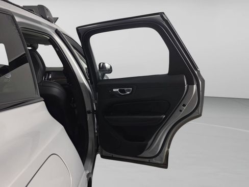 Used 2023 Volvo XC60 B6 Ultimate w/ Protection Package Premier image 23