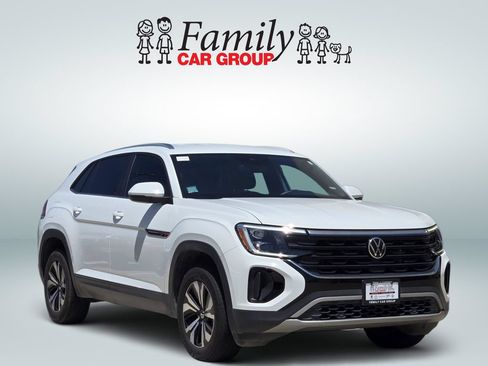 Used 2024 Volkswagen Atlas Cross Sport SE FWD image 2