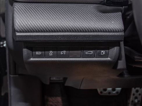 Used 2025 Toyota Camry SE image 12