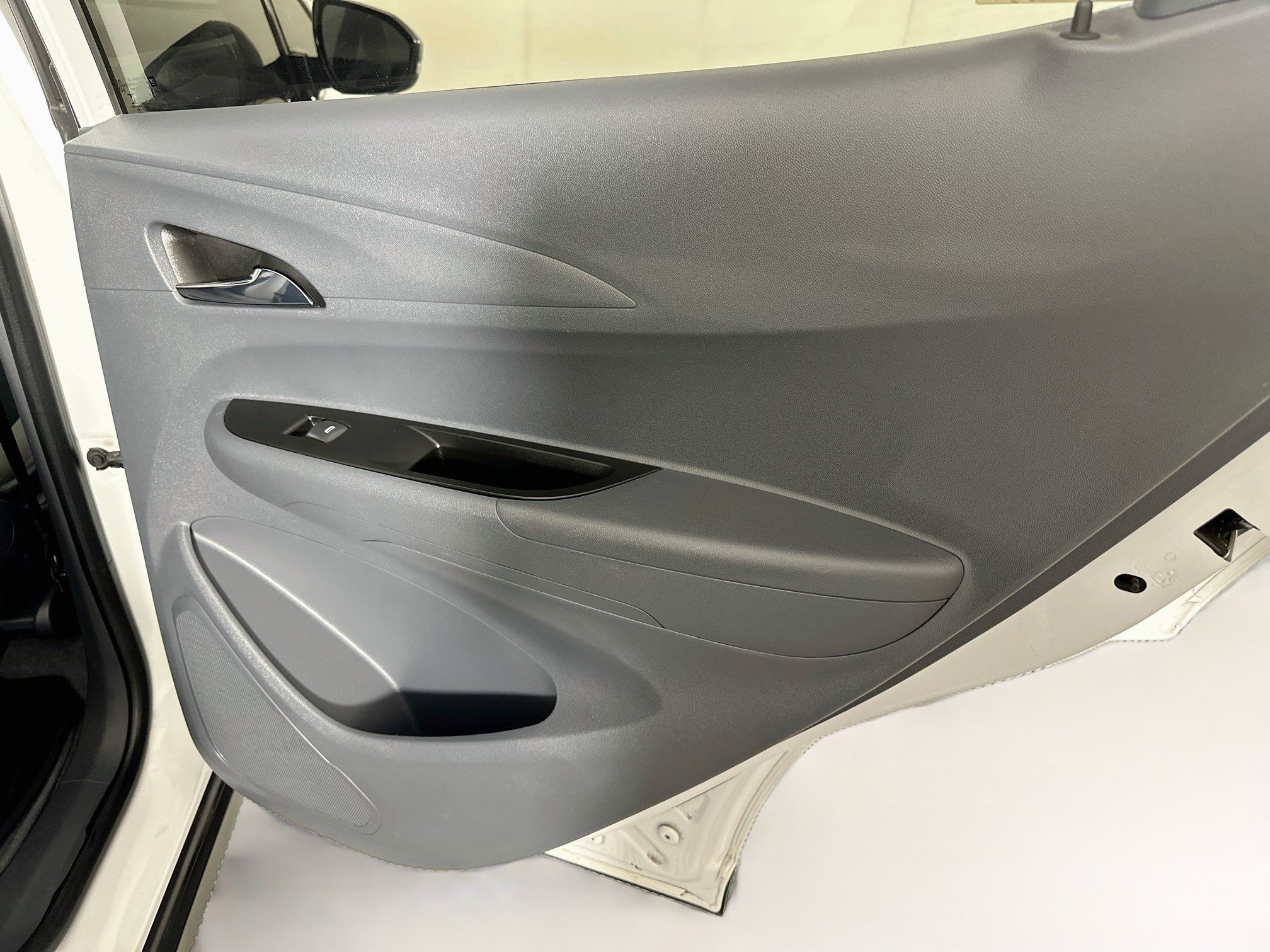 Used 2020 Chevrolet Bolt LT FWD image 27