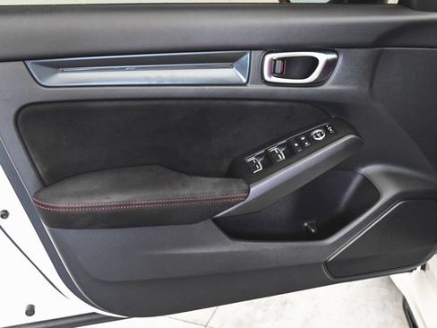 Used 2023 Honda Civic Type R image 9