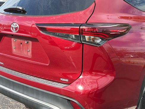 Used 2024 Toyota Highlander XSE image 7